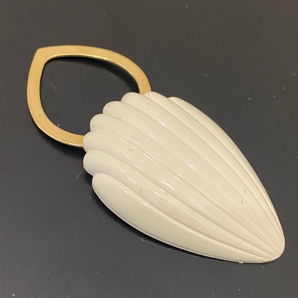Vintage LIEBA USA Enameled Shell-Shaped Gold-tone Scarf Clip 13g. - Picture 9 of 12